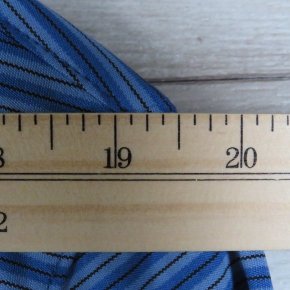 Greg Norman* Men's Short Sleeve Split Side Hem 1/4 Button Down Golf Shirt~Medium - Picture 6 of 10